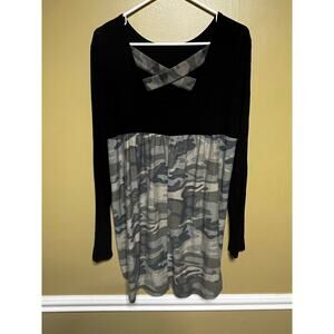 Heimish USA size Medium women’s black and camo top